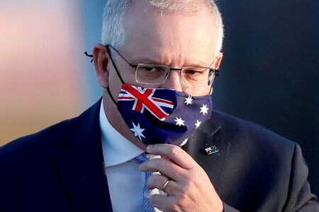 　オーストラリアのモリソン首相は１８日、新型コロナウイルスワクチン接種を完了した市民に海外への渡航を許可するのはまだ安全とは言えないとの見解を示した。都内で昨年１１月撮影（２０２１年　ロイター/ISSEI KATO）