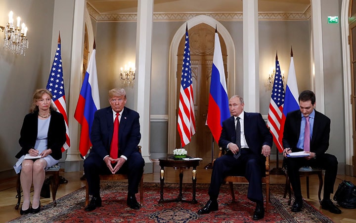 同席したのは通訳だけ。2人きりの会談にこだわったのはトランプのほうだ　Kevin Lamarque-REUTERS