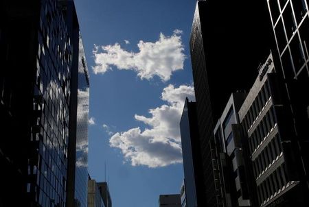 　総務省が１日発表した６月の完全失業率（季節調整値）は２．５％で、前月（２．６％）から０．１ポイント低下した。写真は都内で２０１７年２月撮影（２０２３年　ロイター／Toru Hanai）