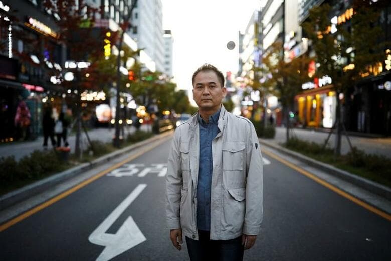 パク・チョルヒさんの弟は、クレーン同士の衝突事故で亡くなった。写真は10月18日、ソウルで撮影（2019年　ロイター/Kim Hong-Ji）