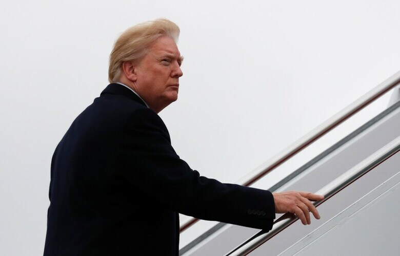 １月１２日、トランプ米大統領（写真）は「極めて健康」──。就任後初の健康診断を受けた同氏について、ホワイトハウスの担当医ロニー・ジャクソン氏は、こう太鼓判を押した。メリーランド州で撮影（２０１８年　ロイター/Kevin Lamarque）