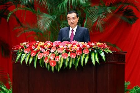 中国の李克強首相は、人民元相場を基本的に安定的に維持すると述べた。経済活動については、合理的な範囲に維持する姿勢を示した。昨年９月、北京で撮影（２０２３年　ロイター/Florence Lo）