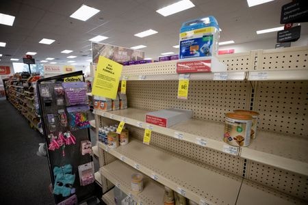 　５月１６日、米食品医薬品局（ＦＤＡ）は、国内で不足している乳児用粉ミルクについて、通常は米国で販売されていない外国製品の輸入を認める方針を明らかにした。テキサス州の販売店で１０日撮影（２０２２年　ロイター／Kaylee Greenlee Beal）