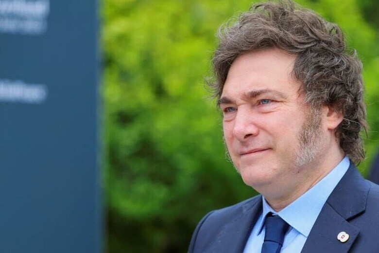 ７月１日、アルゼンチンのミレイ大統領は今週末、就任後初となるブラジルを訪問する。ただ、ルラ大統領ではなく、ボルソナロ前大統領と会談する予定。６月１５日、スイスのルツェルン近郊で代表撮影（２０２４年　ロイター）