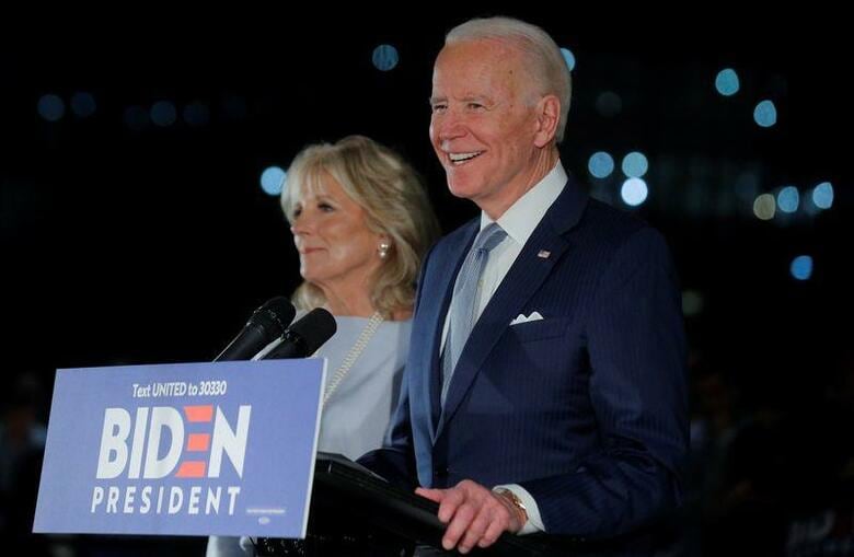 米大統領選に向けて民主党の候補を選ぶ予備選と党員集会が10日、6州で行われれジョー・バイデン前副大統領が指名獲得に大きく前進した。写真は10夜、演説するバイデン氏。（2020年　ロイター/Brendan McDermid）