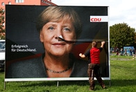 4選狙う独メルケル首相　難民巡る「どん底」からの復活劇