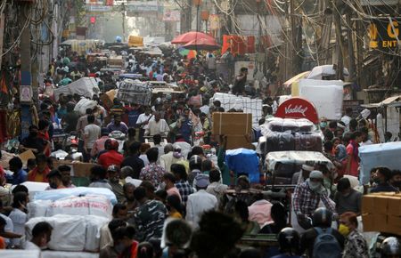 インド当局が３１日に発表した２０２２年４─６月期の国内総生産（ＧＤＰ）は前年同期比１３．５％増と、１─３月期の４．１％増を大きく上回った。２０２１年４月撮影（２０２２年　ロイター/Anushree Fadnavis）