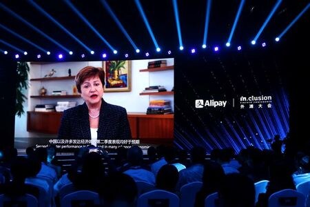 　３月２３日、国際通貨基金のゲオルギエワ専務理事（写真）は、準備資産である特別引き出し権（ＳＤＲ）を６５００億ドル相当増強する正式な提案を６月までに理事会に示す考えを表明した。上海の会議で２０２０年４月撮影（２０２１年　ロイター／Cheng Leng）