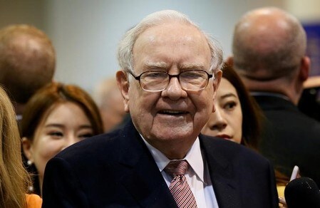 　２月２２日、米著名投資家ウォーレン・バフェット氏（写真）は、自身が率いるバークシャー・ハサウェイの株主向けに毎年恒例の手紙を２４日送る。米ネブラスカ州で昨年５月撮影（２０１８年　ロイター/Rick Wilking）