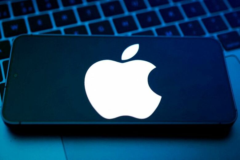 アップルのロゴ。2025年8月25日撮影のイメージ写真。REUTERS/Dado Ruvic/Illustration