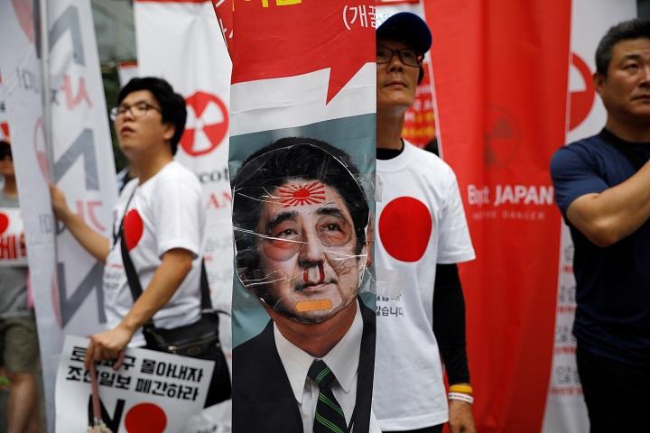 日本が韓国をホワイト国から除外したことに怒る韓国人の反日デモ（8月3日、ソウル）　Kim Hong-Ji-REUTERS