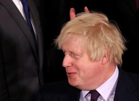 　４月１日、英国のジョンソン外相は、欧州の安全保障に対する英国の貢献は「無条件」だと述べ、ＥＵ離脱に伴う貿易交渉が決裂すれば、安全保障面での協力を後退させると英政府が遠回しに脅迫したとの批判を退けた。ブリュッセルで先月３１日撮影（２０１７年　ロイター／Yves Herman）