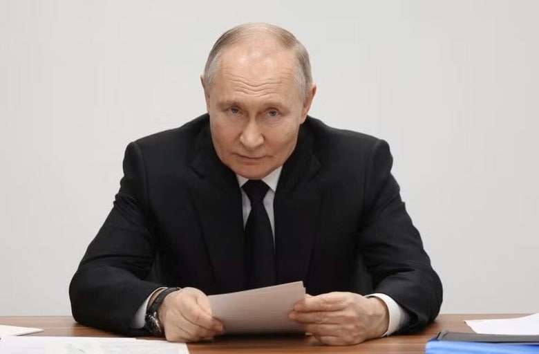 ロシアのプーチン大統領は、核兵器を巡る協議についてイランと米国の仲介役となることに合意した。写真は２月撮影の提供写真（２０２５年　ロイター/Sputnik/Alexander Kazakov/Pool via REUTERS）