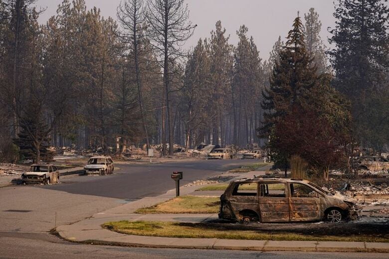 写真は４日、米ワシントン州スポケーンで発生した火災による焼失地域の様子。REUTERS/David Ryder
