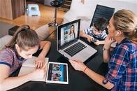 外出自粛で仕事に子供のホームスクーリングまで　欧州､新型コロナで母親の負担増が明らかに