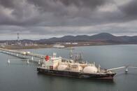 「ロシア支援者」のそしりを受けるか、中国に権益を手渡すか...日本の苦しい二択