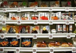 アングル：コンビニ変調、インフレで利便性より価格　客数減止まらず