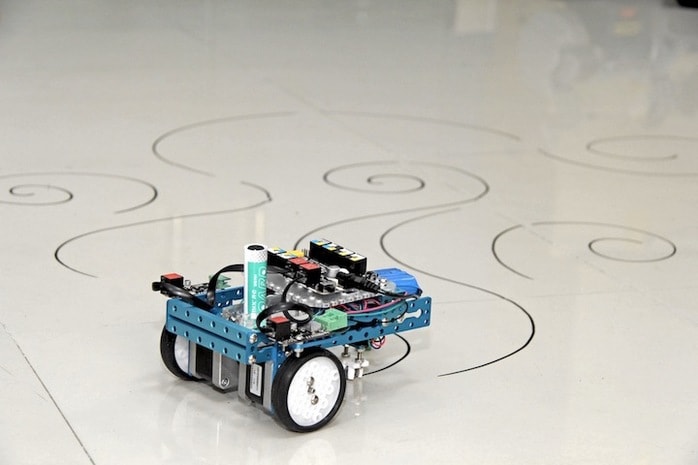 感嘆！ 4通りに組み替えられるお絵描きロボット「mDrawBot