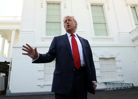 　７月１２日、トランプ米大統領の一族が経営する複合企業トランプ・オーガニゼーションは、ルーマニアの不動産開発会社ＳＤＣイモビリアレと提携し、首都ブカレストに高級マンションを備えたタワービルを建設すると発表した。写真は４月撮影（２０２５年　ロイター/Kevin Lamarque）