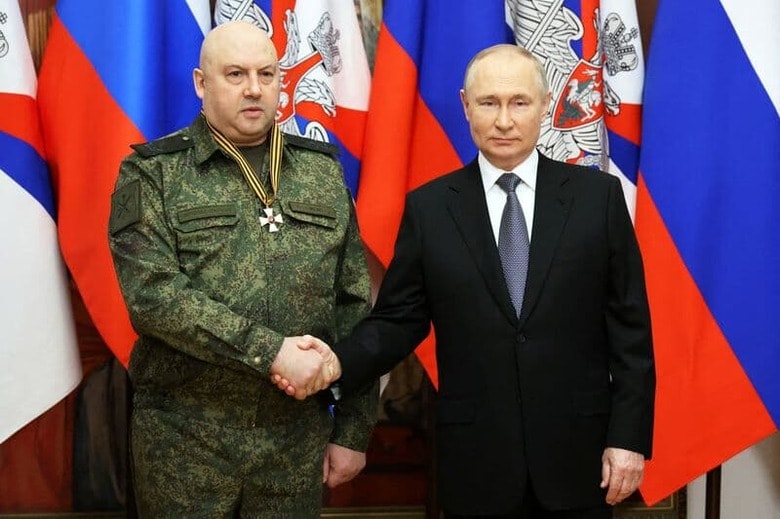 クレムリン（ロシア大統領府）のぺスコフ報道官は29日、民間軍事会社ワグネルの反乱計画を事前に認識したと報じられているウクライナ侵攻でロシアの軍事作戦副司令官を務めるスロビキン氏の消息について、詳細を明らかにすることを避けた。提供画像（2023年　ロイター）