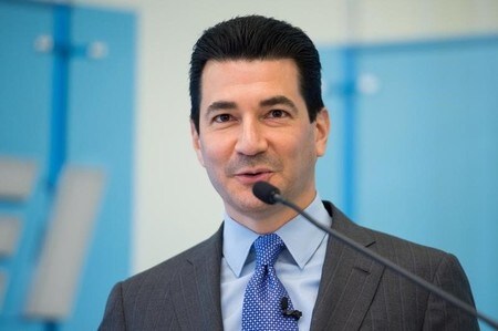 　３月１０日、トランプ米大統領は、米食品医薬品局（ＦＤＡ）の新長官に、元副長官で新薬承認手続きの簡素化を提唱してきたスコット・ゴットリーブ氏（４４）を指名した。ホワイトハウスが発表した。アメリカン・エンタープライズ・インスティテュート提供写真（２０１７年　ロイター）
