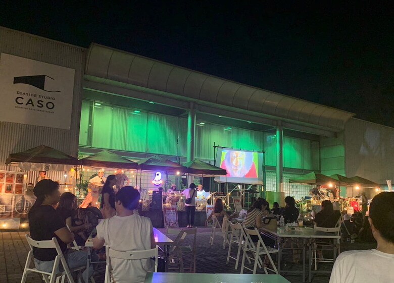 地域商業の活性化を目的にSEASIDE STUDIO CASOで開催されている「築港ナイトマーケット＆サンセットシアター」