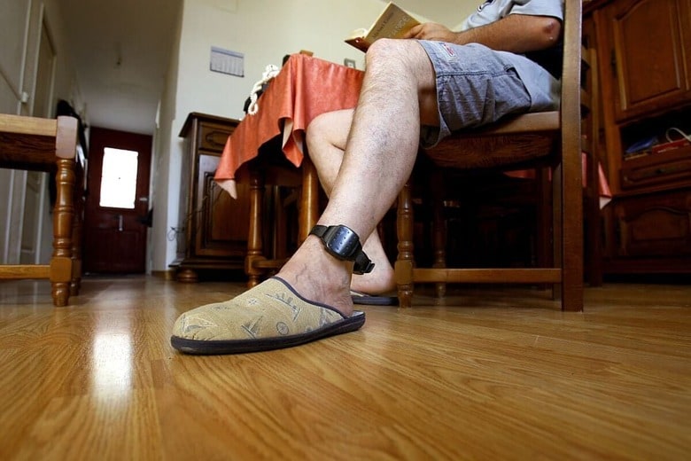 日本でも性犯罪等の再犯を防ぐGPS装着の実現が望まれる　Bernard Patrick/ABACA/REUTERS