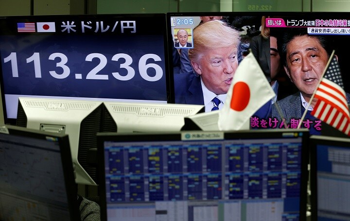 日本は為替を円安に誘導してきた、というトランプの発言を伝える昨日のテレビ番組　Kim Kyung-Hoon-REUTERS