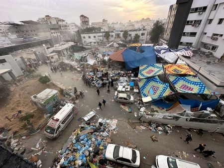 　米情報機関が、イスラム組織ハマスがパレスチナ自治区ガザのシファ病院を司令部として利用し人質も拘束していたが、イスラエル軍が突入する数日前に大部分が避難したと分析していることが分かった。機密解除された情報を基に米当局者が２日明らかにした。ガザ市で２０２３年１１月撮影（２０２４年　ロイター／Abed Sabah）