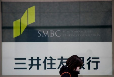 １１月７日、三井住友フィナンシャルグループとシンガポールの大手銀オーバーシー・チャイニーズ銀行（ＯＣＢＣ）がそれぞれ、インドネシアのプルマタ銀行買収合戦への参加に向けて準備を進めている。写真は都内の三井住友銀前で２０１７年１月撮影（２０１９年　ロイター/Toru Hanai）