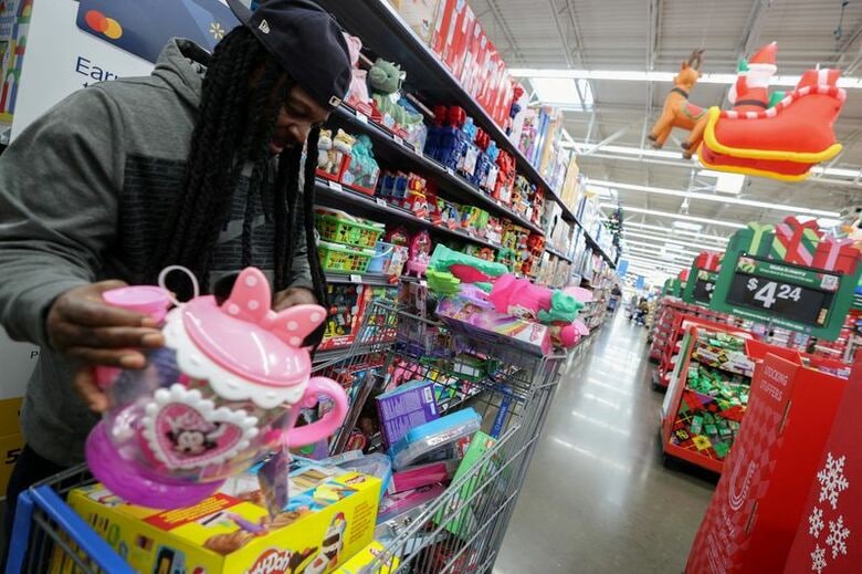 写真は米ウォルマートの店舗。2025年11月、米ニュージャージー州ノースバーゲンで撮影。REUTERS/Mike Segar