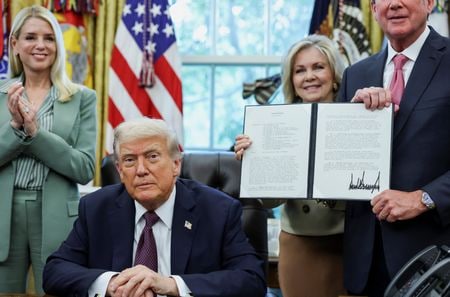 　９月１５日、トランプ米大統領（写真）は、都市部での暴力への対応に必要だとする広範な取り組みの一環として、首都ワシントンで最近実施した連邦法執行官の増強をモデルにした「メンフィス安全対策本部（タスクフォース）」を設置した。同日、ワシントンで撮影（２０２５年　ロイター/Jonathan Ernst）