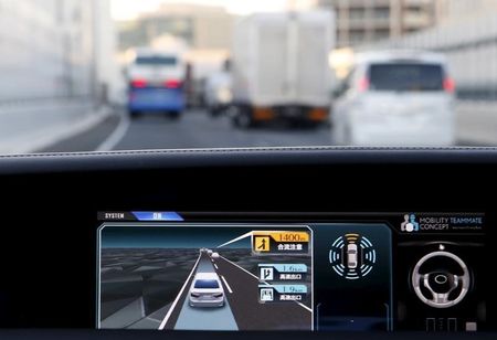 　１０月２８日、自動車産業の将来を左右しかねない自動運転車をめぐる開発競争が熱を帯びてきた。８日撮影（２０１５年　ロイター/Yuya Shino）