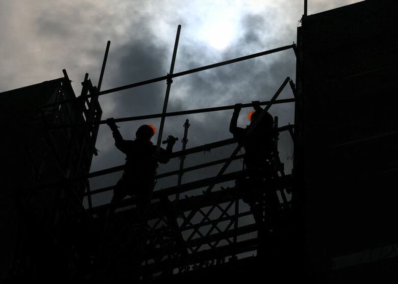 2025年7月7日、都内で建築されるマンション。REUTERS/Issei Kato