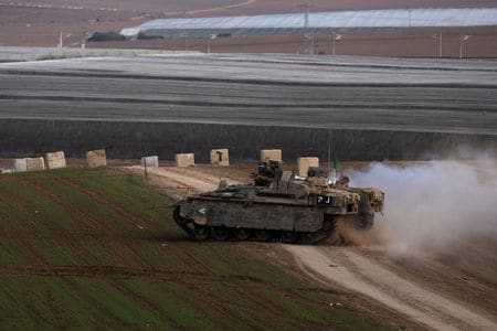 パレスチナ自治区ガザの民間緊急サービスによると、１１日にも同地区にイスラエル軍の空爆があり、パレスチナ人４人が死亡した。２０２４年１２月撮影（２０２５年　ロイター/Amir Cohen）