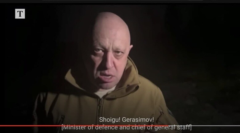 ショイグ国防相とロシア軍トップのゲラシモフを名指しで批判するプリゴジン（5月5日、バフムト）　The Times and The Sunday Times/YouTube