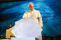 レオ14世が「気候正義」を世界に訴える...「グリーンランドの氷に祈りを」