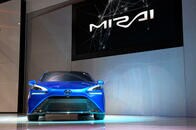 テスラvsトヨタ、豊田社長肝いりの燃料電池車は失敗だったのか