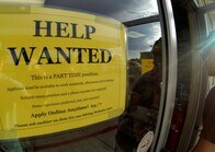 全米で人手不足から賃金上昇　州データに読み取る「転換点」