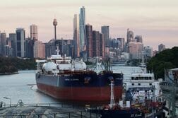 豪、60年ぶりの製油所建設検討　中東紛争でエネルギー安保に懸念