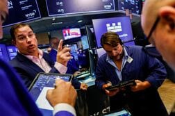 米国株式市場＝反発、ハイテク株が主導　原油安や金利低下を好感