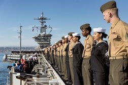 過酷すぎる…中東に展開する米空母で265日を超える海上任務、クルーの不満が爆発