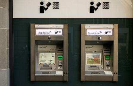 　１１月２９日、スイス国立銀行（中央銀行）のシュレーゲル副総裁は、社会のデジタル化が進む中で現金の利用が低下することは確実で、「危機に強い」紙幣や硬貨を供給する重要インフラが縮小するリスクがあるとの見方を示した。チューリヒで２０１６年撮影（２０２２年　ロイター/Arnd Wiegmann）