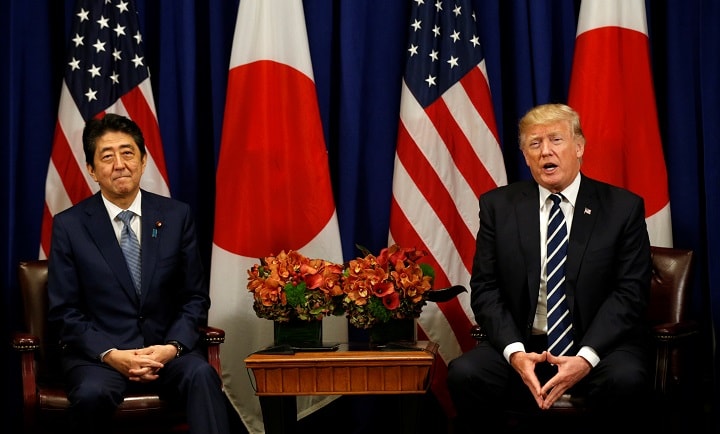 安倍はアメリカにとって理想の指導者で過去数十年で最も有能な首相？　Kevin Lamarque-REUTERS