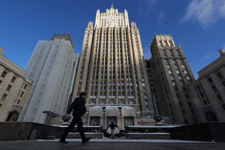 ロシア外務省は２８日、米国とイスラエルが開始したイランに対する攻撃の即時停止を要求し、状況は「政治的・外交的解決の道に戻されるべきだ」と訴えた。写真はロシア外務省のビル。９日撮影（２０２６年　ロイター/Ramil Sitdikov）