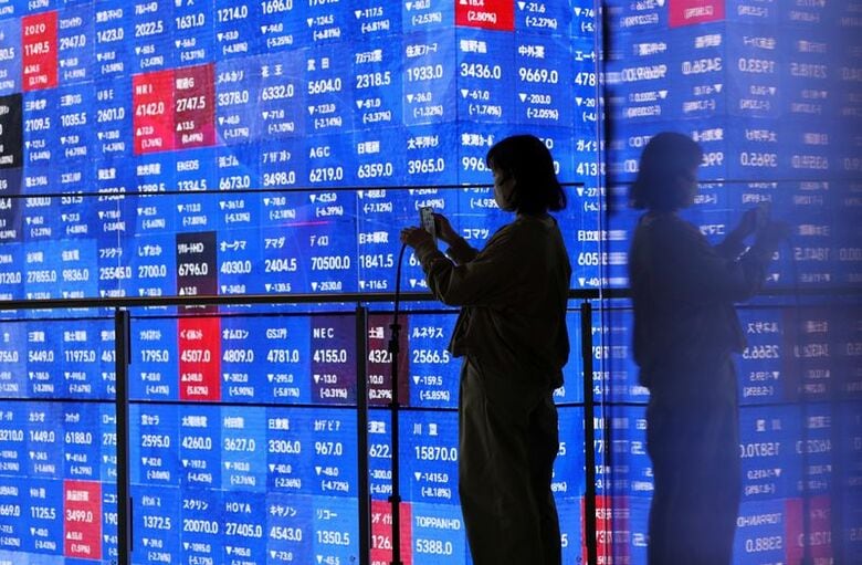 写真は株価ボード。2026年3月、都内で撮影。REUTERS/Issei Kato