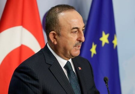 ＥＵ（欧州連合）が、トルコ国営石油会社（ＴＰＡＯ）幹部に対する制裁計画を凍結させたことが分かった。写真は今年１月２１日、ＥＵとの共同声明について語るトルコのチャウショール外相。ブリュッセルで撮影。（２０２１年　ロイター／代表撮影）