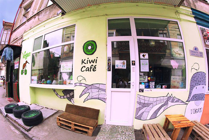 襲撃の現場となったトビリシのカフェ　Kiwi-Cafe Tbilisi-FACEBOOK
