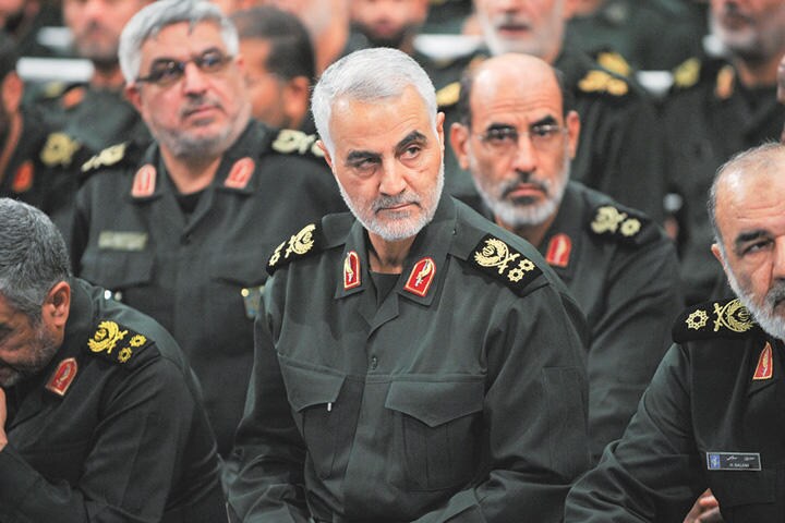 スレイマニ（中央）は殺害されたがイラン軍は手ごわい相手　PRESS OFFICE OF IRANIAN SUPREME LEADER-POOL-ANADOLU AGENCY/GETTY IMAGES