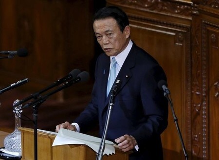 　８月２４日、麻生太郎財務相は閣議後会見で、日韓通貨スワップ協定の再開の可能性に関し「向こう（韓国側）から話が出れば検討する」との見方を示した。写真は都内で１月撮影（２０１６年　ロイター／Toru Hanai）